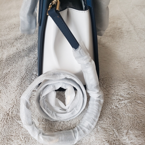 Michael Kors Blue Handbag - Picture 4 of 14